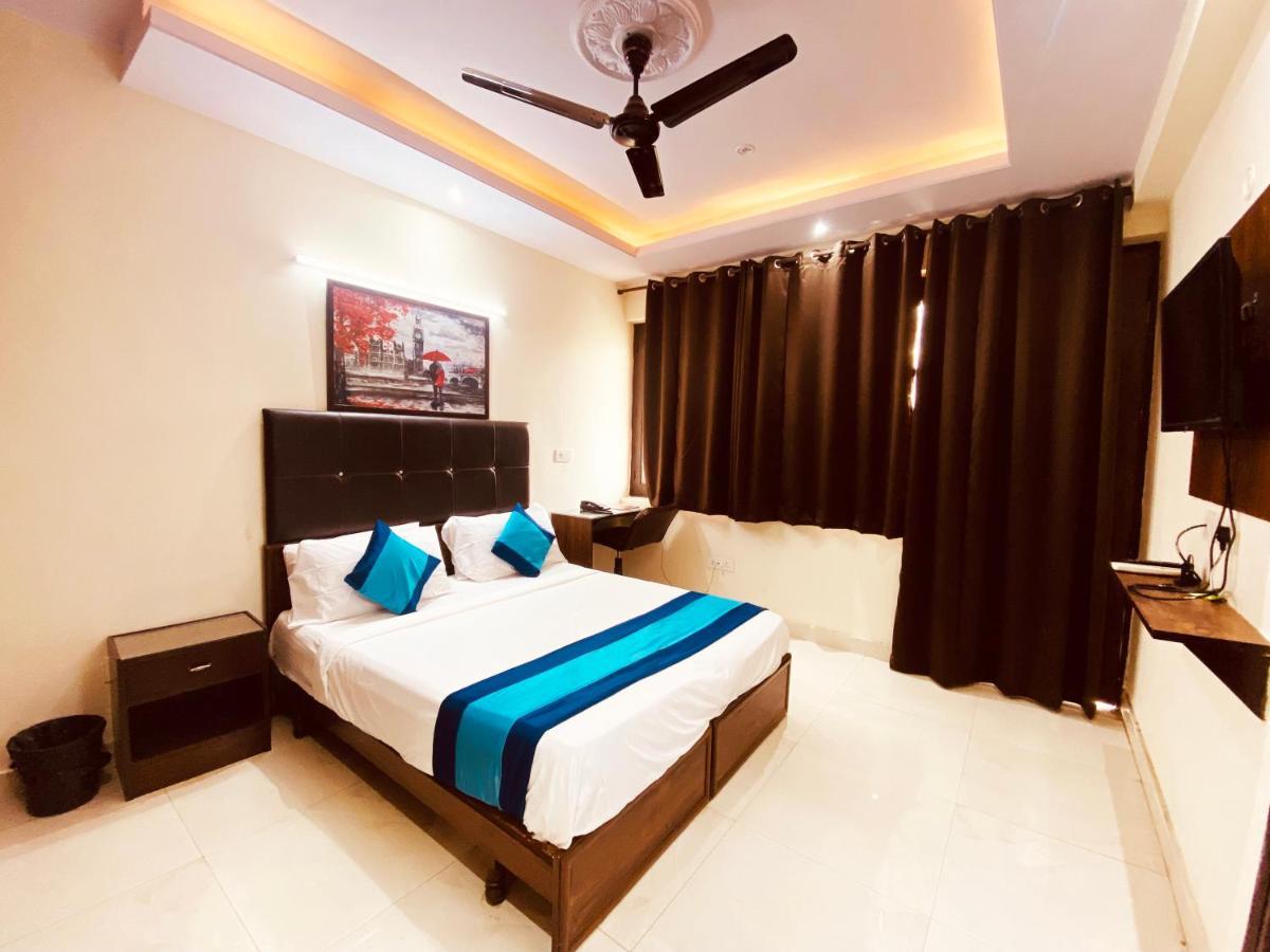 Hotel Admire Inn "Atta Market, Noida Sector 18" Bagian luar foto