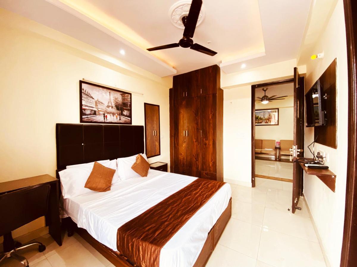 Hotel Admire Inn "Atta Market, Noida Sector 18" Bagian luar foto