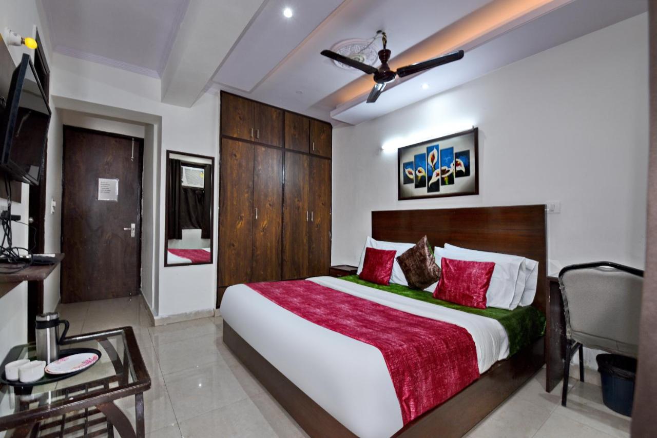 Hotel Admire Inn "Atta Market, Noida Sector 18" Bagian luar foto