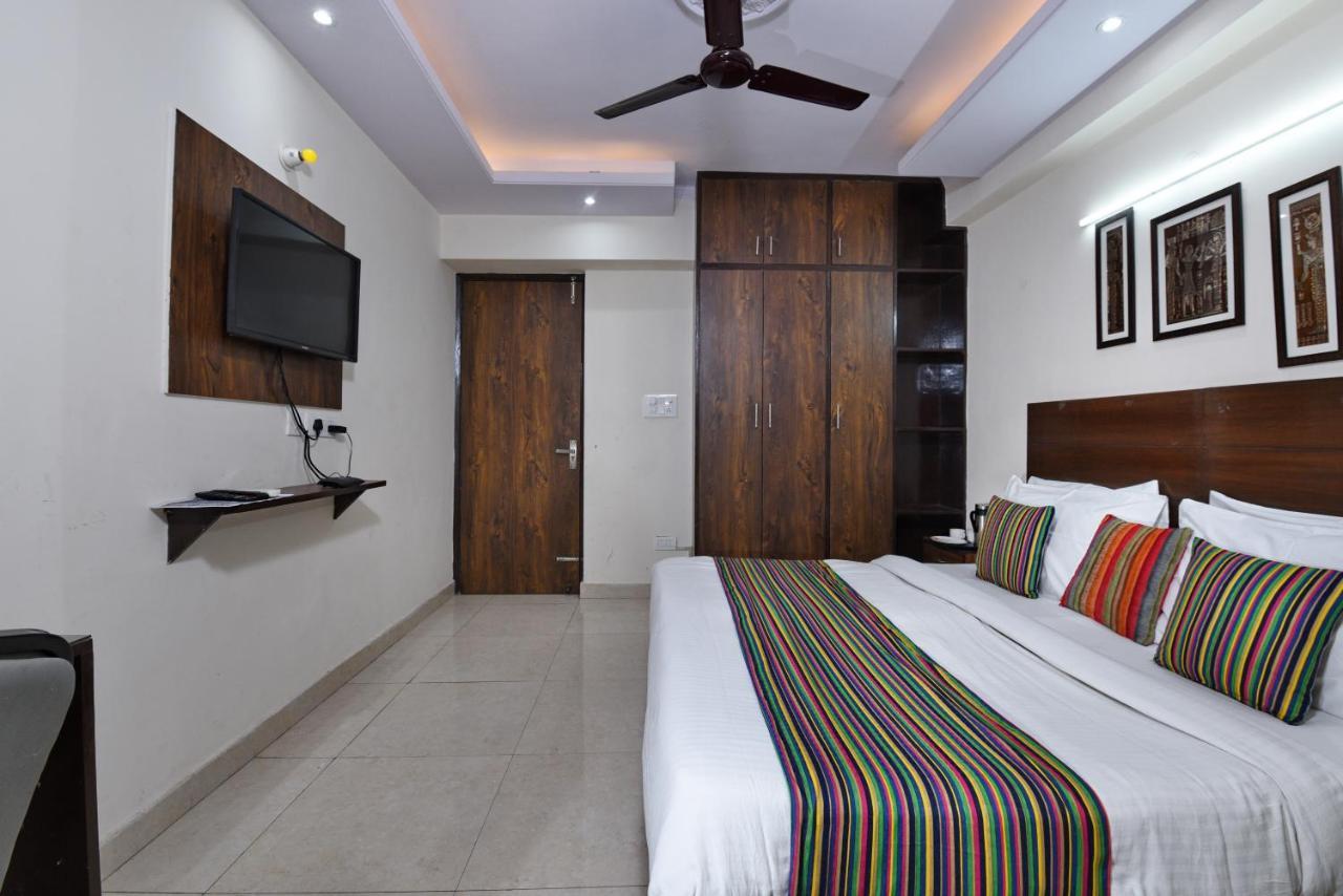 Hotel Admire Inn "Atta Market, Noida Sector 18" Bagian luar foto
