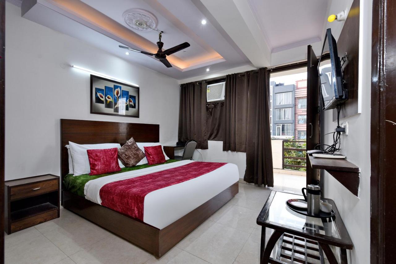 Hotel Admire Inn "Atta Market, Noida Sector 18" Bagian luar foto