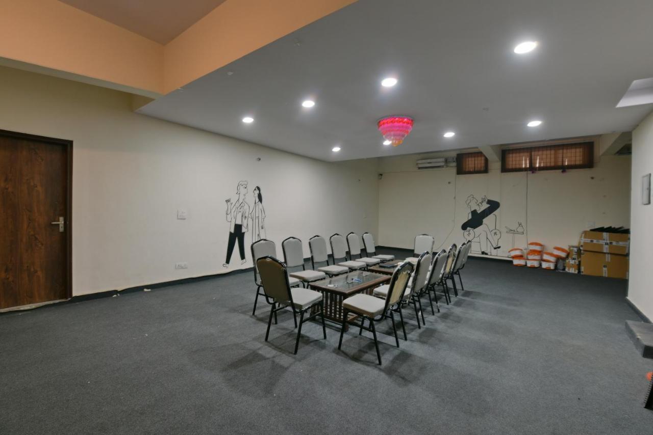 Hotel Admire Inn "Atta Market, Noida Sector 18" Bagian luar foto