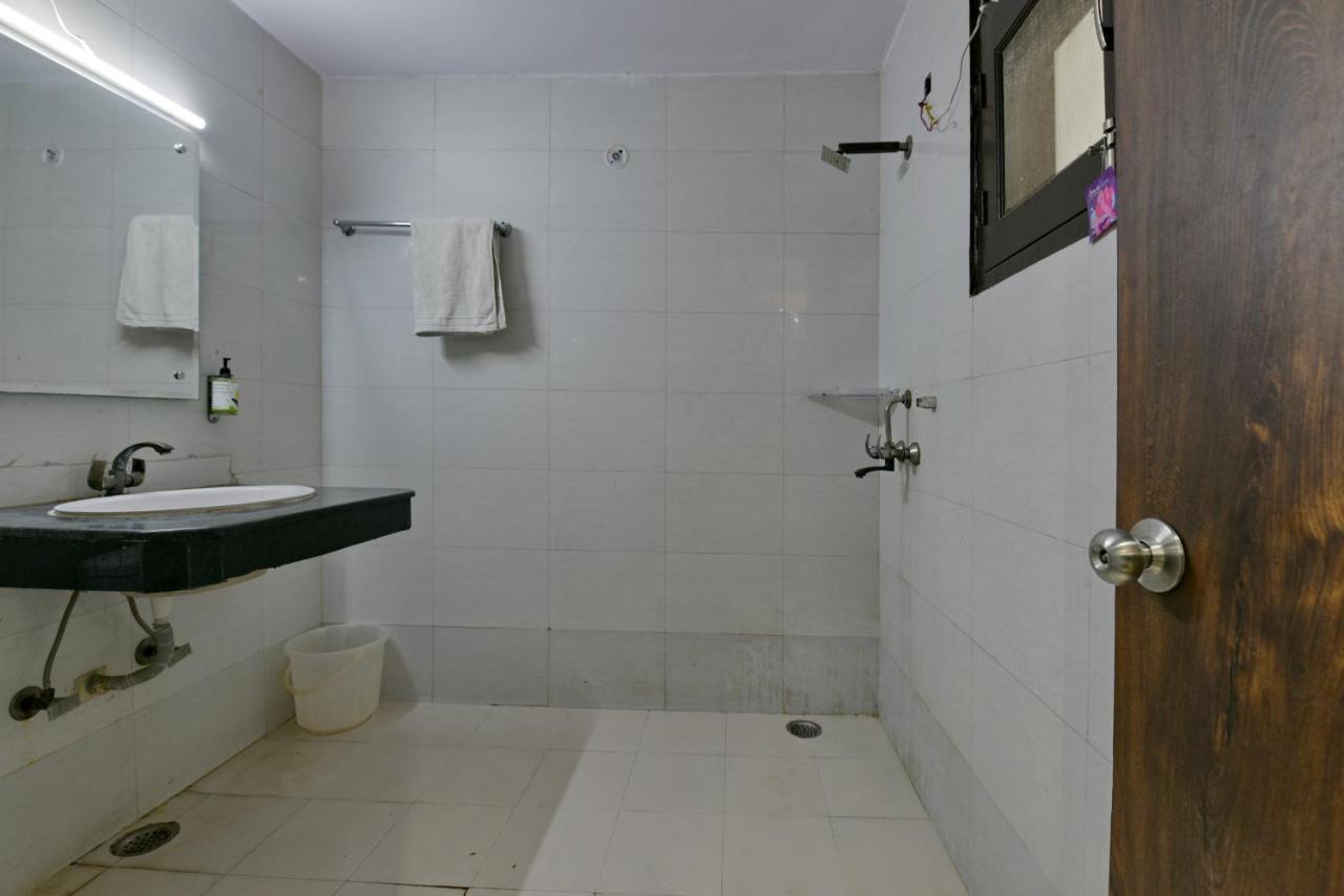 Hotel Admire Inn "Atta Market, Noida Sector 18" Bagian luar foto
